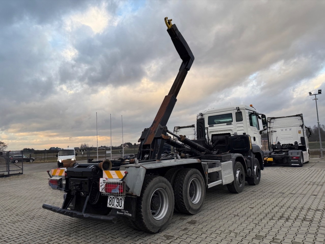 MAN TGS 35440 - Abrollkipper: das Bild 2 MAN TGS 35440 - Abrollkipper: das Bild 2