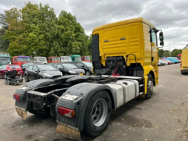MAN TGA 18-390 , Manual Gearbox , Airco , PTO , Tipper hydraulics - Sattelzugmaschine: das Bild 3 MAN TGA 18-390 , Manual Gearbox , Airco , PTO , Tipper hydraulics - Sattelzugmaschine: das Bild 3