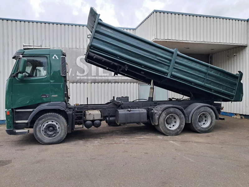 Volvo FH 12 - 460 , 6x2 , 3 Way Tipper, Spring Suspension , Manual Gearbox, Airco - Kipper: das Bild 2 Volvo FH 12 - 460 , 6x2 , 3 Way Tipper, Spring Suspension , Manual Gearbox, Airco - Kipper: das Bild 2