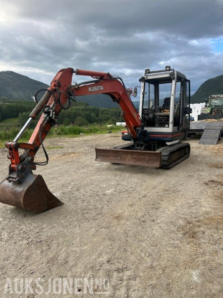 1997 Kubota KX 121-2 gravemaskin med 2 skuffer og klype - Bagger: das Bild 1 1997 Kubota KX 121-2 gravemaskin med 2 skuffer og klype - Bagger: das Bild 1