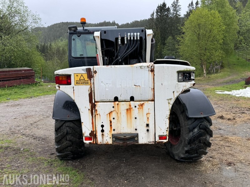 2005 Bobcat T35120SL Teleskoptruck / Teleskoplaster - 4x4x4 - avvatringssylinder - Støttelabber - Hydraulisk redskapslås - Jibb - Skuffe - 2 stk pallegafler - Teleskoplader: das Bild 5 2005 Bobcat T35120SL Teleskoptruck / Teleskoplaster - 4x4x4 - avvatringssylinder - Støttelabber - Hydraulisk redskapslås - Jibb - Skuffe - 2 stk pallegafler - Teleskoplader: das Bild 5