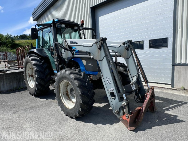 2006 Valtra A95 - 4x4 - 40 km/t - Kun gått 2701 timer - Frontlaster - Triangel og toppstag - Traktor: das Bild 3 2006 Valtra A95 - 4x4 - 40 km/t - Kun gått 2701 timer - Frontlaster - Triangel og toppstag - Traktor: das Bild 3