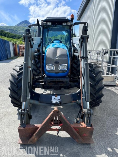 2006 Valtra A95 - 4x4 - 40 km/t - Kun gått 2701 timer - Frontlaster - Triangel og toppstag - Traktor: das Bild 2 2006 Valtra A95 - 4x4 - 40 km/t - Kun gått 2701 timer - Frontlaster - Triangel og toppstag - Traktor: das Bild 2