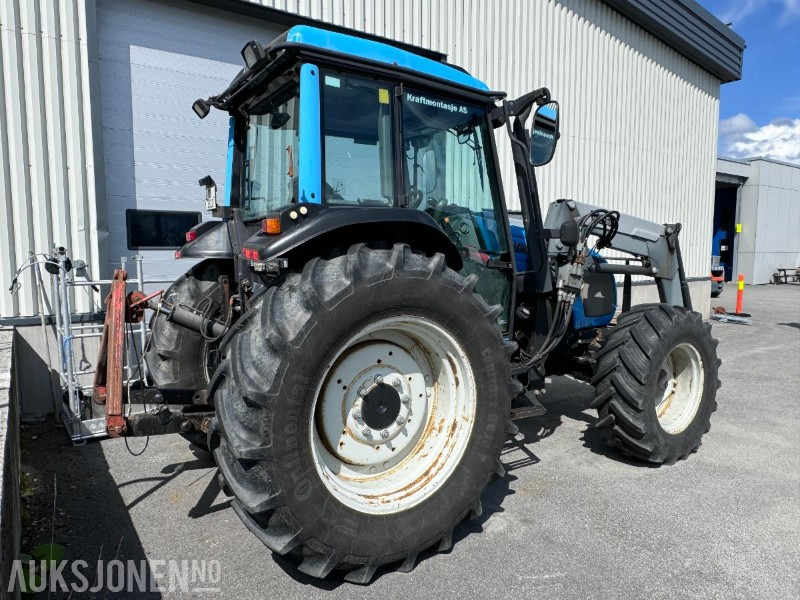2006 Valtra A95 - 4x4 - 40 km/t - Kun gått 2701 timer - Frontlaster - Triangel og toppstag - Traktor: das Bild 4 2006 Valtra A95 - 4x4 - 40 km/t - Kun gått 2701 timer - Frontlaster - Triangel og toppstag - Traktor: das Bild 4