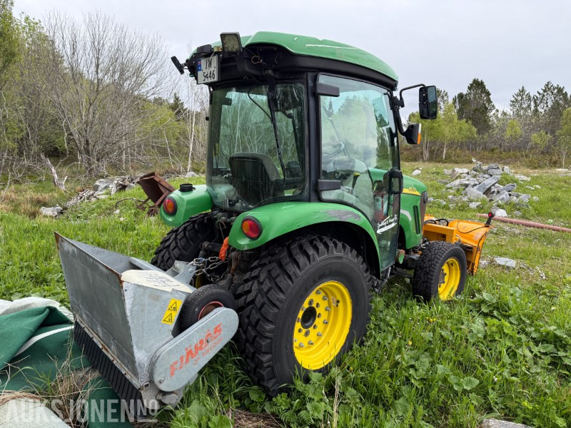 2007 John Deere 3520 - Frontlaster - MYE UTSTYR! - Traktor: das Bild 4 2007 John Deere 3520 - Frontlaster - MYE UTSTYR! - Traktor: das Bild 4