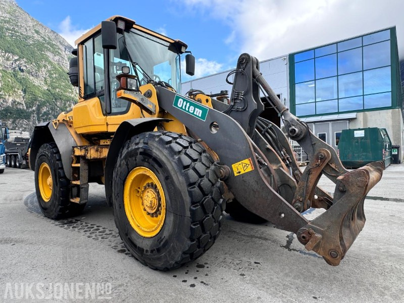 2009 Volvo L90F Hjullaster - Spakstyring - 2,3 m3 grusskuffe - Vekt - Sentralsmøring - Radlader: das Bild 3 2009 Volvo L90F Hjullaster - Spakstyring - 2,3 m3 grusskuffe - Vekt - Sentralsmøring - Radlader: das Bild 3