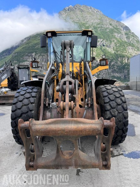 2009 Volvo L90F Hjullaster - Spakstyring - 2,3 m3 grusskuffe - Vekt - Sentralsmøring - Radlader: das Bild 2 2009 Volvo L90F Hjullaster - Spakstyring - 2,3 m3 grusskuffe - Vekt - Sentralsmøring - Radlader: das Bild 2