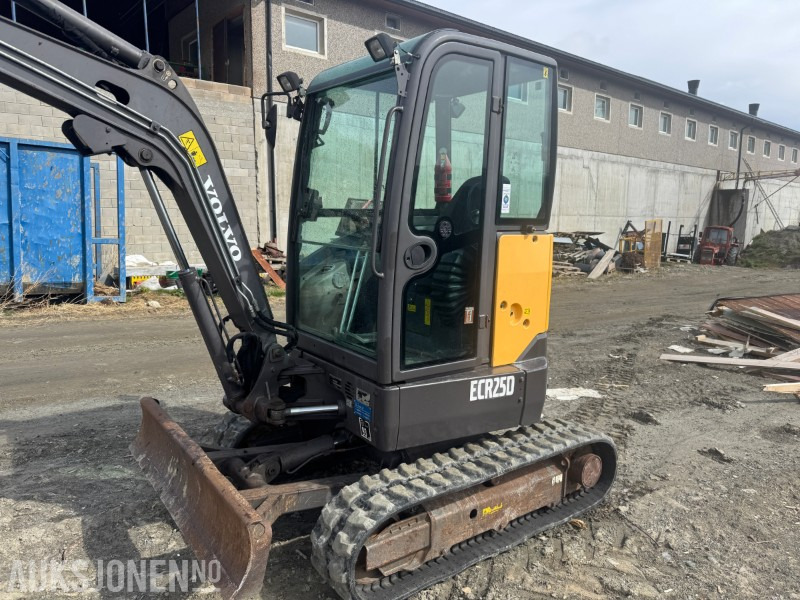 2013 Volvo ECR25D gravemaskin med 3 skuffer - Minibagger: das Bild 5 2013 Volvo ECR25D gravemaskin med 3 skuffer - Minibagger: das Bild 5