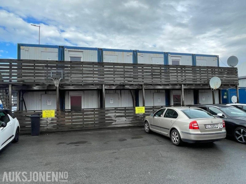 2015 Brakkerigg - Containerbrakker i stål med 8 hybler komplett med hybelkomfyr, dusj, toalett, lys og varme. - Baugeräte: das Bild 1 2015 Brakkerigg - Containerbrakker i stål med 8 hybler komplett med hybelkomfyr, dusj, toalett, lys og varme. - Baugeräte: das Bild 1