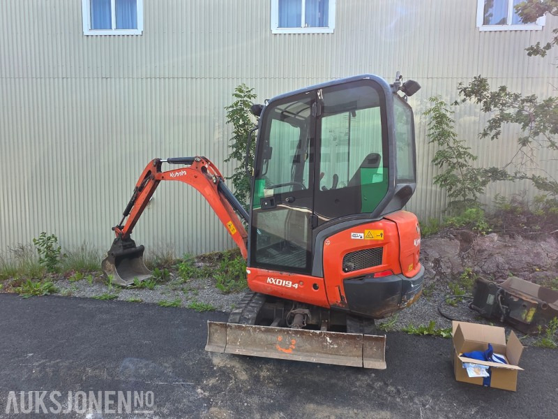 2015 Kubota KX019-4 Minigraver med grave og pusseskuff - Minibagger: das Bild 3 2015 Kubota KX019-4 Minigraver med grave og pusseskuff - Minibagger: das Bild 3