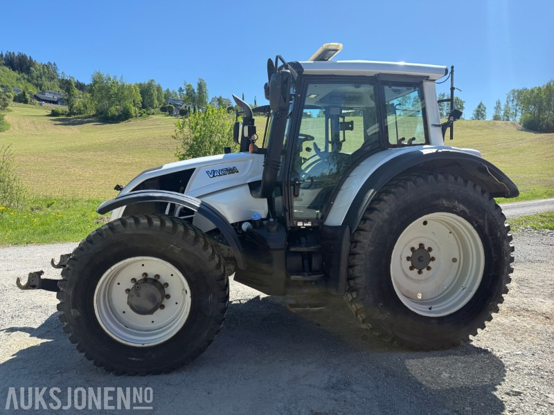 2015 Valtra N163 Unlimited Edition traktor - Hyttefjæring - 4 dobbelt virkende uttak - front PTO - 2 seter - Servicehistorikk - Traktor: das Bild 2 2015 Valtra N163 Unlimited Edition traktor - Hyttefjæring - 4 dobbelt virkende uttak - front PTO - 2 seter - Servicehistorikk - Traktor: das Bild 2