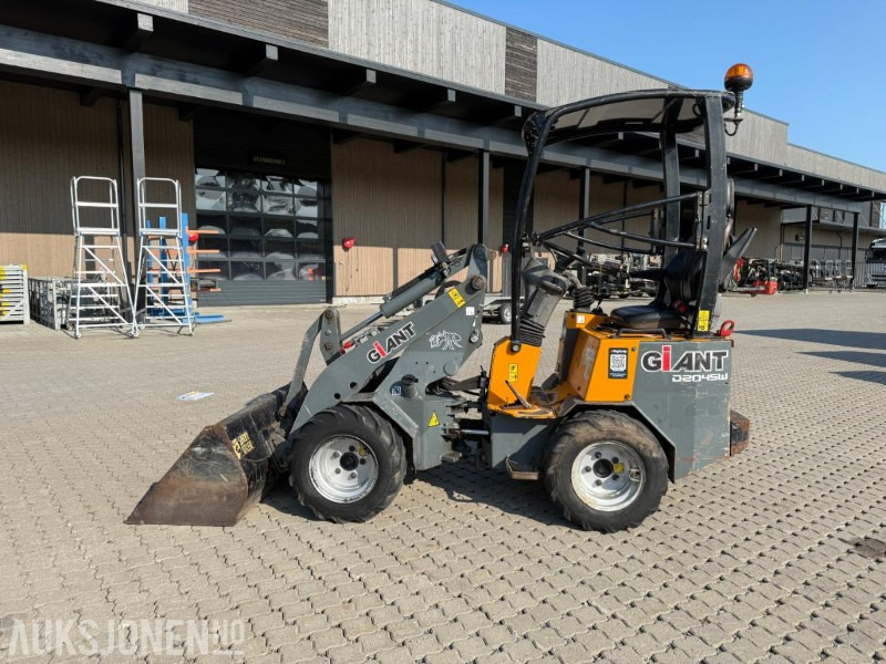 2016 Giant D204SW HJULLASTER M/SKUFF. - Radlader: das Bild 2 2016 Giant D204SW HJULLASTER M/SKUFF. - Radlader: das Bild 2