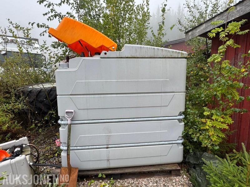 2017 Dieseltank 2500 liter med pumpe og televerk - Baugeräte: das Bild 2 2017 Dieseltank 2500 liter med pumpe og televerk - Baugeräte: das Bild 2