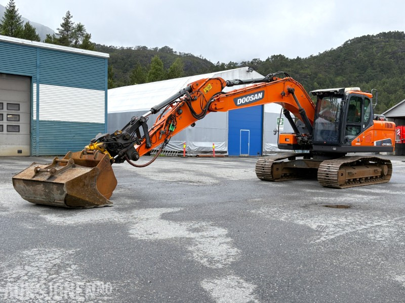 2018 Doosan DX180LC-5 - 6 381 timer - tiltrotator - 2 skuffer - sertifisert - Bagger: das Bild 1 2018 Doosan DX180LC-5 - 6 381 timer - tiltrotator - 2 skuffer - sertifisert - Bagger: das Bild 1