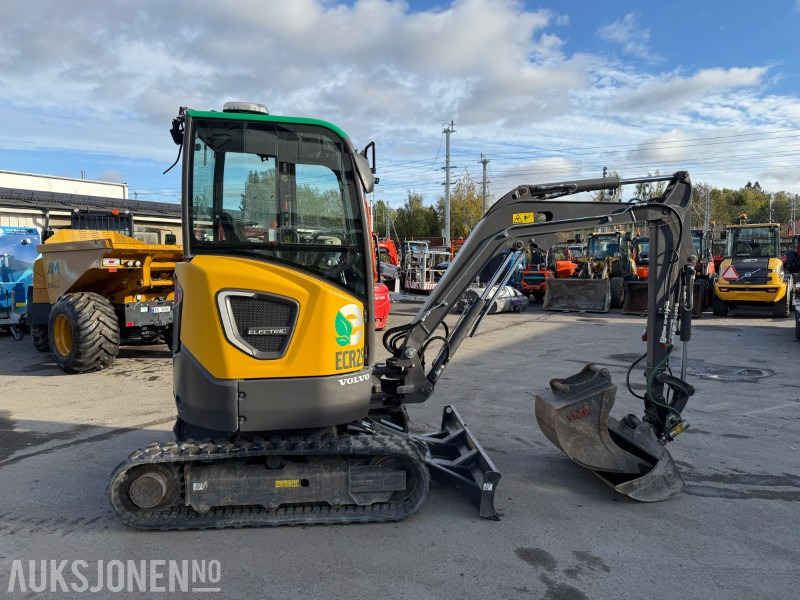 2021 Volvo JECR25D elektrisk minigraver, 2 skuffer, skjær, lav timetall, Steelwrist, LED - Minibagger: das Bild 5 2021 Volvo JECR25D elektrisk minigraver, 2 skuffer, skjær, lav timetall, Steelwrist, LED - Minibagger: das Bild 5