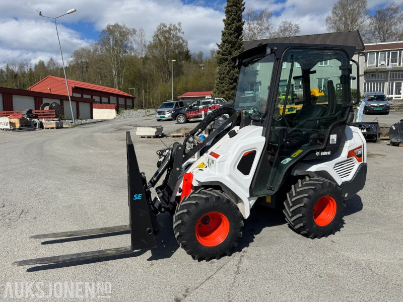2022 Bobcat L23 kompaktlaster med skuffe, gafler og hydraulisksnøskjær - Kompaktlader: das Bild 1 2022 Bobcat L23 kompaktlaster med skuffe, gafler og hydraulisksnøskjær - Kompaktlader: das Bild 1