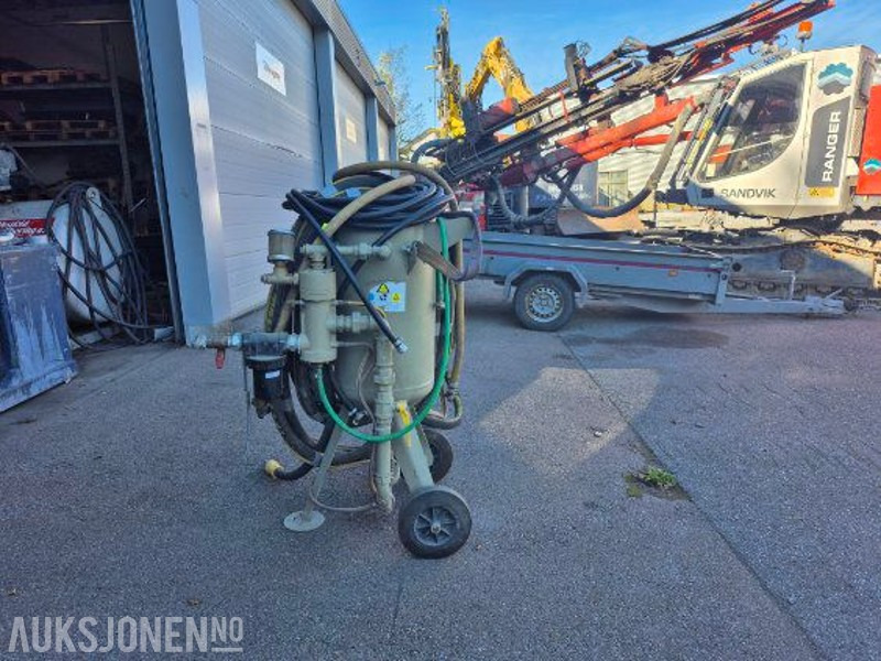 2017 Andre Clemco 50L Sandblåser - Anbauteil für Baumaschine: das Bild 1 2017 Andre Clemco 50L Sandblåser - Anbauteil für Baumaschine: das Bild 1