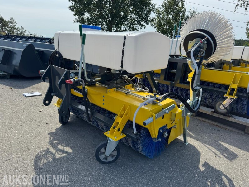 2024 Andre Tuchel-Sweep PLUS 590 kostemaskin, smussoppsamler, vanntank, sidebørste, Kramer-feste - Anbauteil für Baumaschine: das Bild 3 2024 Andre Tuchel-Sweep PLUS 590 kostemaskin, smussoppsamler, vanntank, sidebørste, Kramer-feste - Anbauteil für Baumaschine: das Bild 3