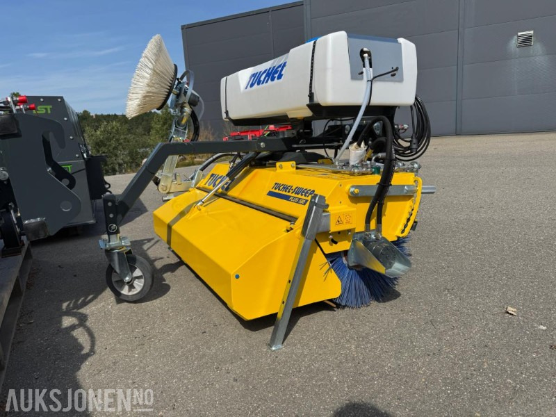 2024 Andre Tuchel-Sweep PLUS 590 kostemaskin, smussoppsamler, vanntank, sidebørste, Kramer-feste - Anbauteil für Baumaschine: das Bild 1 2024 Andre Tuchel-Sweep PLUS 590 kostemaskin, smussoppsamler, vanntank, sidebørste, Kramer-feste - Anbauteil für Baumaschine: das Bild 1