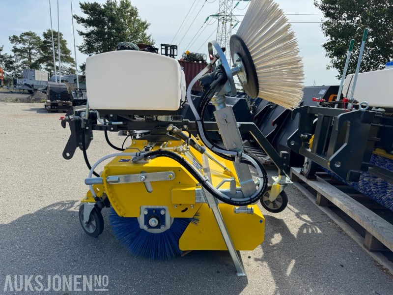 2024 Andre Tuchel-Sweep PLUS 590 kostemaskin, smussoppsamler, vanntank, sidebørste, Kramer-feste - Anbauteil für Baumaschine: das Bild 4 2024 Andre Tuchel-Sweep PLUS 590 kostemaskin, smussoppsamler, vanntank, sidebørste, Kramer-feste - Anbauteil für Baumaschine: das Bild 4