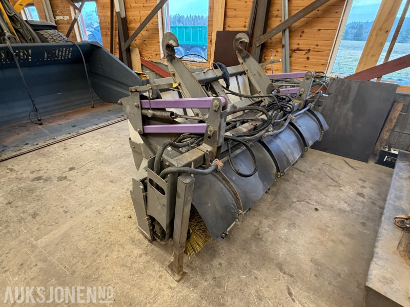 Holms 300/2,2 feiekost med vanntank MED BM FESTE - Anbauteil für Baumaschine: das Bild 3 Holms 300/2,2 feiekost med vanntank MED BM FESTE - Anbauteil für Baumaschine: das Bild 3