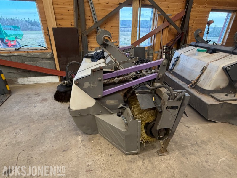 Holms 300/2,2 feiekost med vanntank MED BM FESTE - Anbauteil für Baumaschine: das Bild 2 Holms 300/2,2 feiekost med vanntank MED BM FESTE - Anbauteil für Baumaschine: das Bild 2