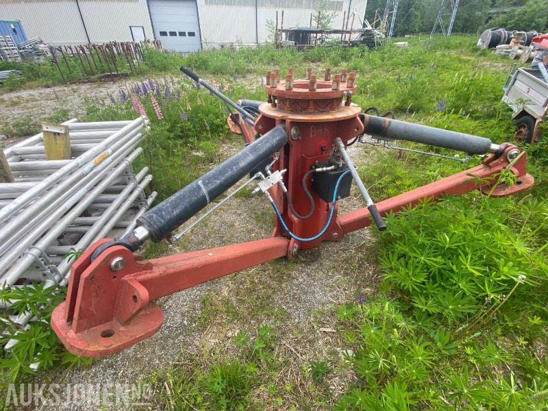 Hydraulisk 3 punkts fot for feste av kran - Anbauteil für Baumaschine: das Bild 1 Hydraulisk 3 punkts fot for feste av kran - Anbauteil für Baumaschine: das Bild 1