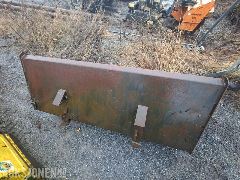 Skuffe til mindre traktorer og hjullaster - Anbauteil für Baumaschine: das Bild 2 Skuffe til mindre traktorer og hjullaster - Anbauteil für Baumaschine: das Bild 2