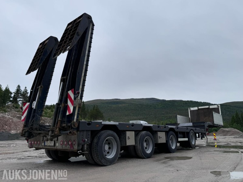 2019 Carnehl CSTV 40-60 - 4 akslet maskinsemi - Manuelt uttrekk - Hydraulisk bredding - Støttelabber bak - Fjernstyring - Anhänger: das Bild 4 2019 Carnehl CSTV 40-60 - 4 akslet maskinsemi - Manuelt uttrekk - Hydraulisk bredding - Støttelabber bak - Fjernstyring - Anhänger: das Bild 4