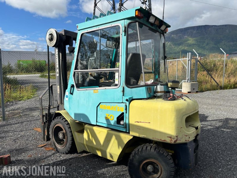 1996 Komatsu FD30T truck diesel - Flurförderzeug: das Bild 2 1996 Komatsu FD30T truck diesel - Flurförderzeug: das Bild 2