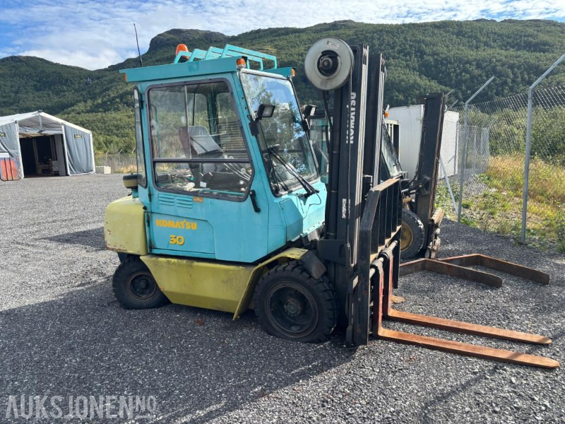 1996 Komatsu FD30T truck diesel - Flurförderzeug: das Bild 1 1996 Komatsu FD30T truck diesel - Flurförderzeug: das Bild 1