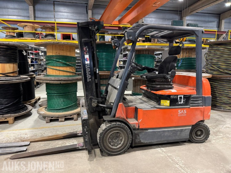 2007 Toyota batteritruck med 2820 kg løftekapasitet - Flurförderzeug: das Bild 1 2007 Toyota batteritruck med 2820 kg løftekapasitet - Flurförderzeug: das Bild 1