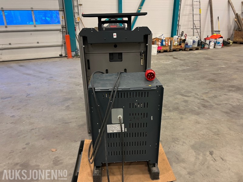 2016 Jungheinrich ECE 310 HP - Flurförderzeug: das Bild 4 2016 Jungheinrich ECE 310 HP - Flurförderzeug: das Bild 4