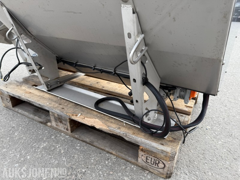 Landmaschine 2022 Hilltip 380 Spreder UTV/Pickup: das Bild 10