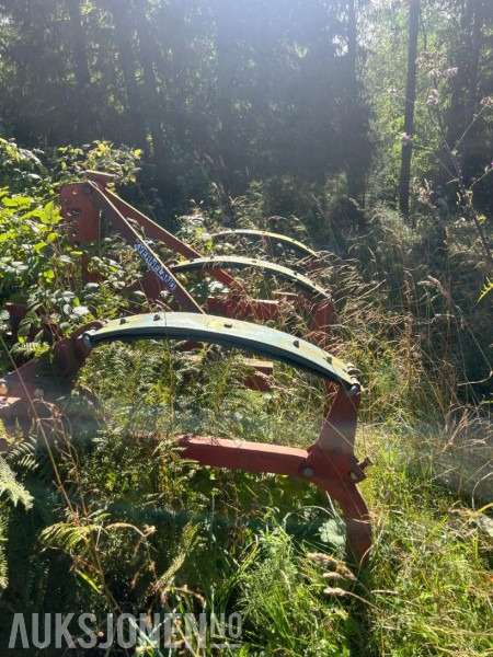 Kverneland M711 - 3-skjærs dybdeløsner / undergrunnsplog - Landmaschine: das Bild 1 Kverneland M711 - 3-skjærs dybdeløsner / undergrunnsplog - Landmaschine: das Bild 1