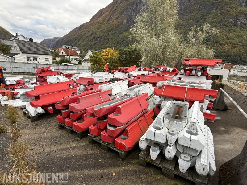 Trafikk-/veibarrierar (modulbasert) i kompositt ca 600 stk - Baugeräte: das Bild 5 Trafikk-/veibarrierar (modulbasert) i kompositt ca 600 stk - Baugeräte: das Bild 5