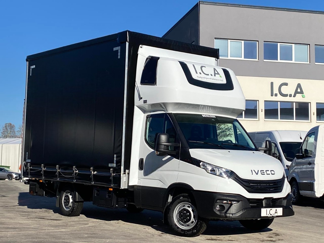 IVECO DAILY 35S18HP D30C | PRITSCHE PLANE + SCHLAFKABINE + LADERAMPE - Planen Transporter: das Bild 1 IVECO DAILY 35S18HP D30C | PRITSCHE PLANE + SCHLAFKABINE + LADERAMPE - Planen Transporter: das Bild 1