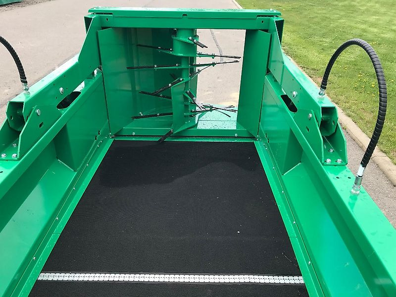 Spread-a-Bale MINI ST 100 - Strohhäcksler: das Bild 4 Spread-a-Bale MINI ST 100 - Strohhäcksler: das Bild 4