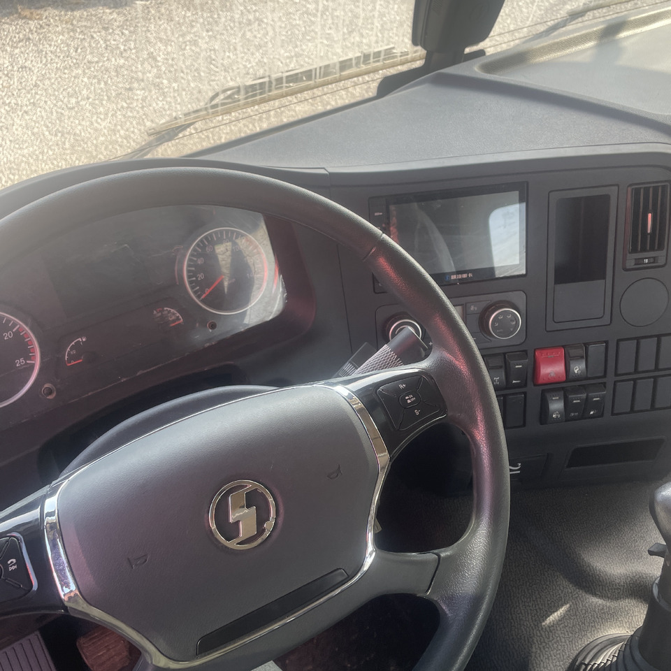 Sattelzugmaschine Shacman 2024 Year Used Semi Truck Head Tractor Head Tipper Head: das Bild 9 Sattelzugmaschine Shacman 2024 Year Used Semi Truck Head Tractor Head Tipper Head: das Bild 9