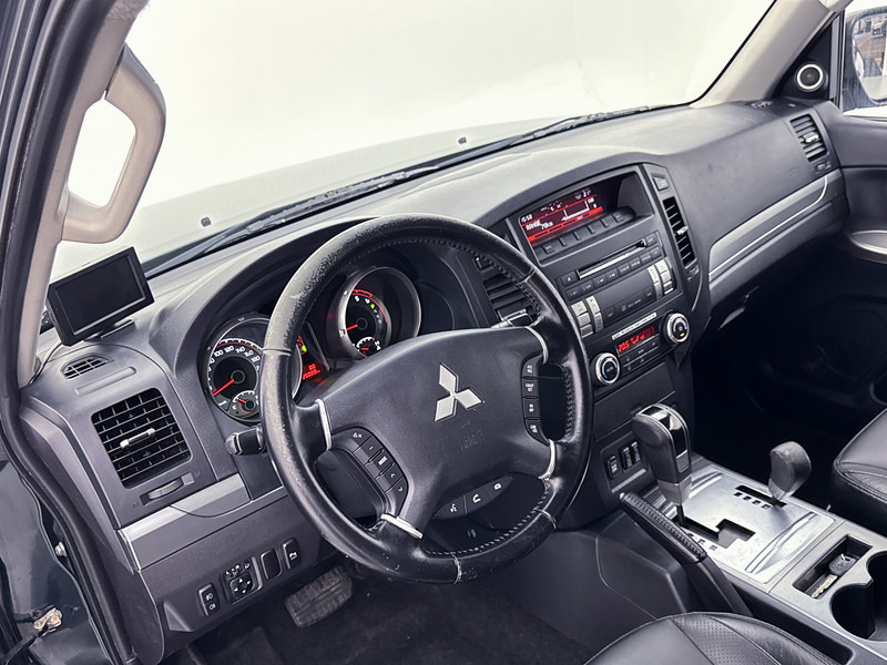 Mitsubishi Pajero 3.2 DI-D Instyle High Roof Van Grijs kenteken Automaat Climate control Trekhaak 3000KG - Transporter: das Bild 5 Mitsubishi Pajero 3.2 DI-D Instyle High Roof Van Grijs kenteken Automaat Climate control Trekhaak 3000KG - Transporter: das Bild 5
