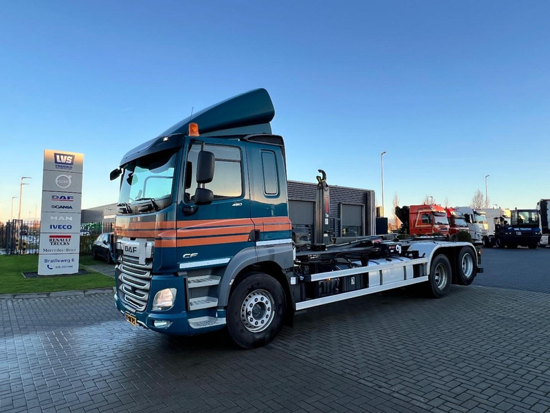 DAF CF85 6x2 containersysteem Only 350.000km / HIAB XR 26S Haakarmsyteem - Abrollkipper: das Bild 1 DAF CF85 6x2 containersysteem Only 350.000km / HIAB XR 26S Haakarmsyteem - Abrollkipper: das Bild 1