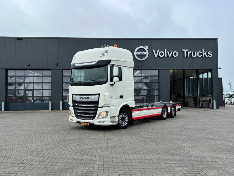 Fahrgestell LKW DAF XF 450 SSC 6x2 BDF: das Bild 10
