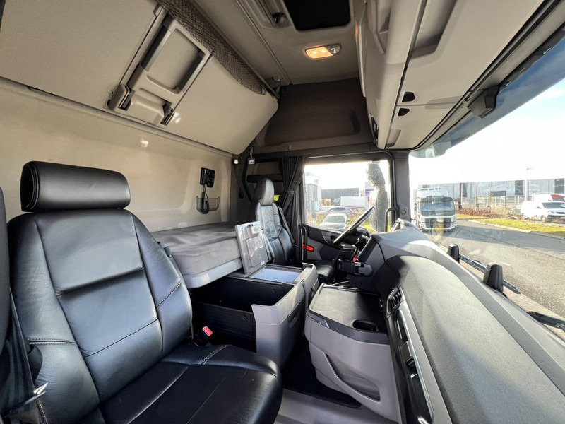 Innenraum Bild 2: Sattelzugmaschine Scania R540 6x2 NGS 6x2 Trekker Retarder / Highline / 572.222 km