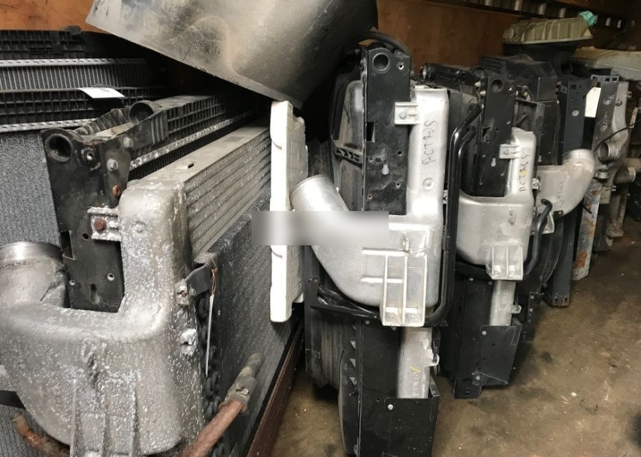 Camion din dezmembrari - Kühler für LKW: das Bild 1 Camion din dezmembrari - Kühler für LKW: das Bild 1