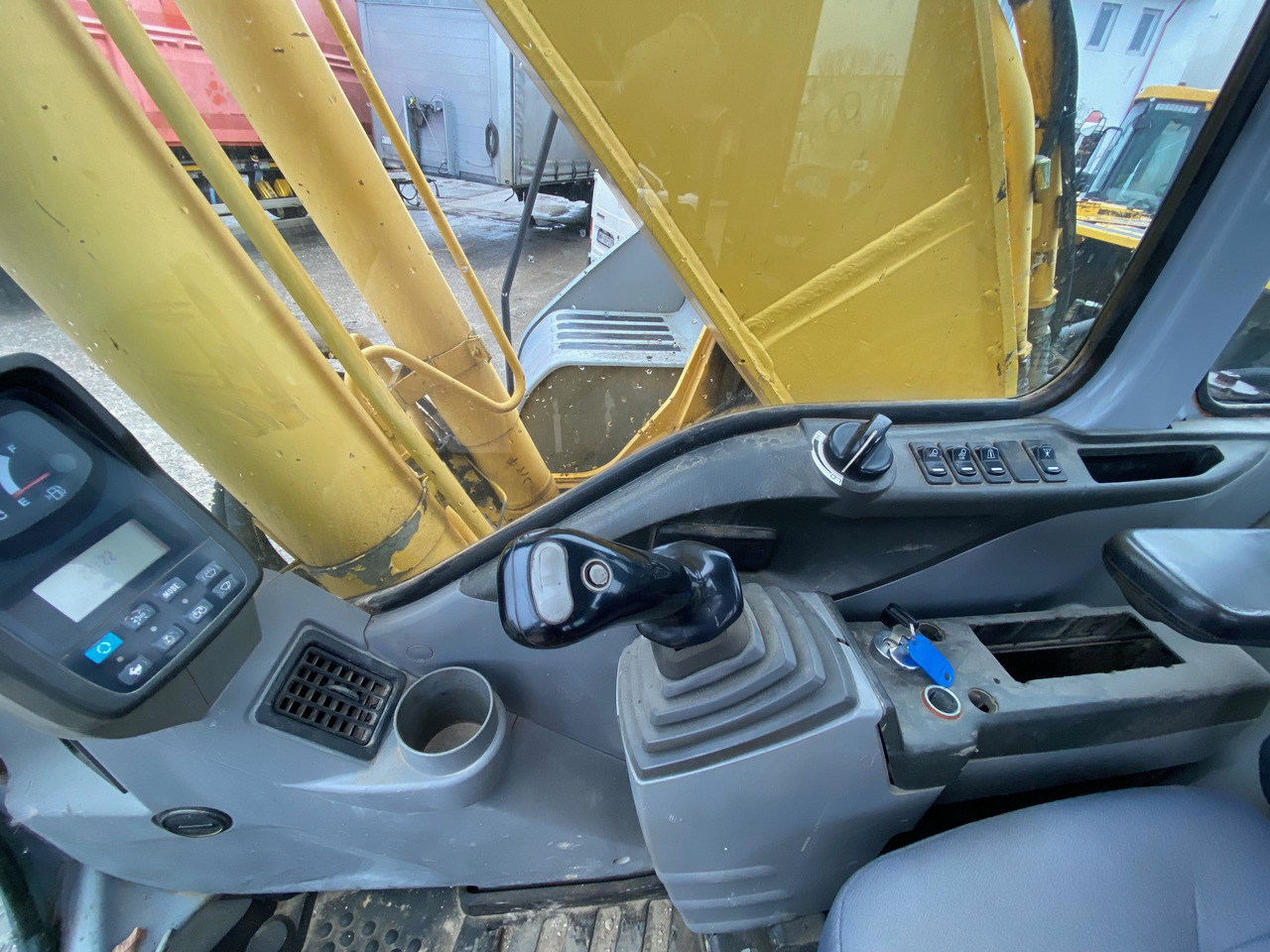 New Holland Kobelco E 215 22 T Klima - Kettenbagger: das Bild 4 New Holland Kobelco E 215 22 T Klima - Kettenbagger: das Bild 4