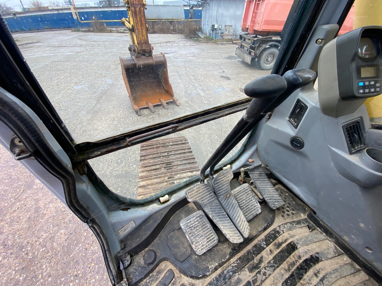 New Holland Kobelco E 215 22 T Klima - Kettenbagger: das Bild 5 New Holland Kobelco E 215 22 T Klima - Kettenbagger: das Bild 5