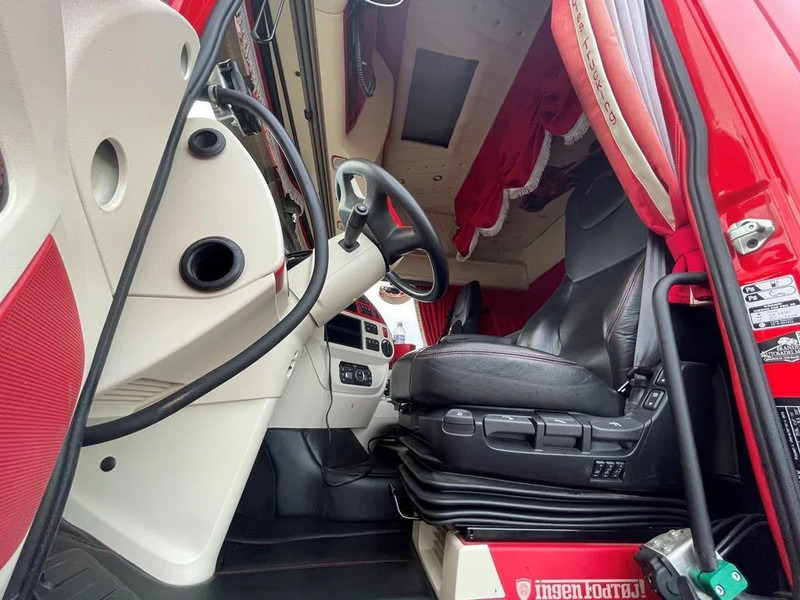 Sattelzugmaschine DAF XF 530 Twensteer Special interior. Full Air suspension Hydr. system: das Bild 7