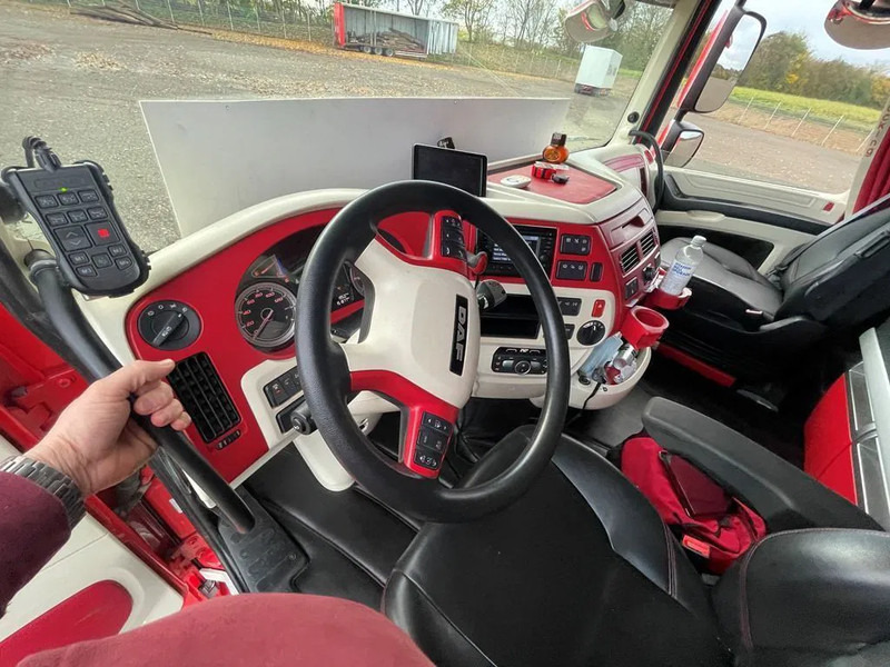 Sattelzugmaschine DAF XF 530 Twensteer Special interior. Full Air suspension Hydr. system: das Bild 8