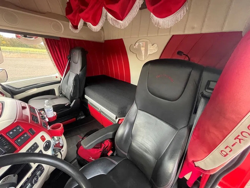 Sattelzugmaschine DAF XF 530 Twensteer Special interior. Full Air suspension Hydr. system: das Bild 11