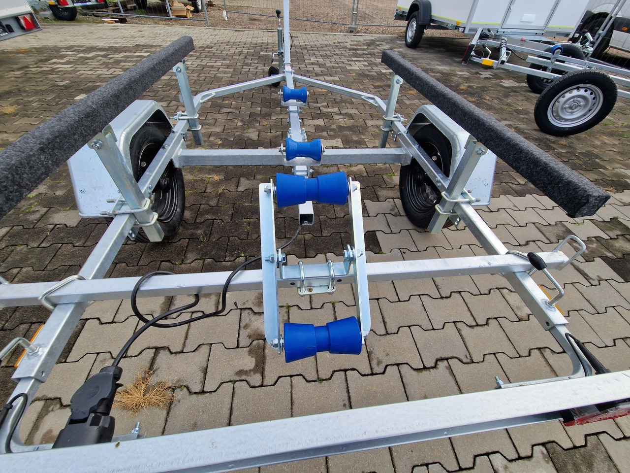 Nowa Przyczepa 2025 Podłodziowa ponton łódź Niewiadów P400 P415 do 6m - Autotransporter Anhänger: das Bild 1 Nowa Przyczepa 2025 Podłodziowa ponton łódź Niewiadów P400 P415 do 6m - Autotransporter Anhänger: das Bild 1